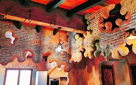 Casa Gaudi - House & Rooms